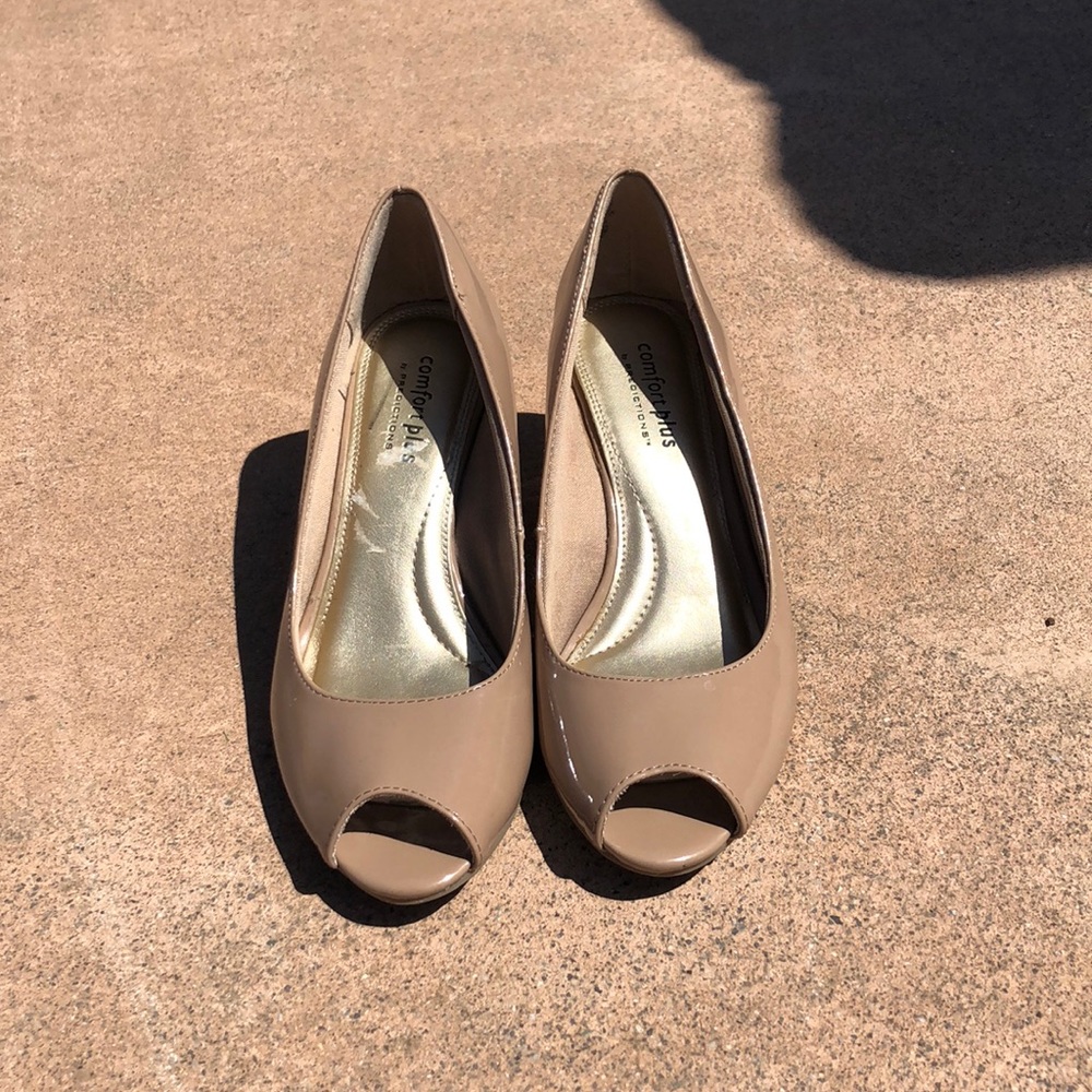 Nude wedges!